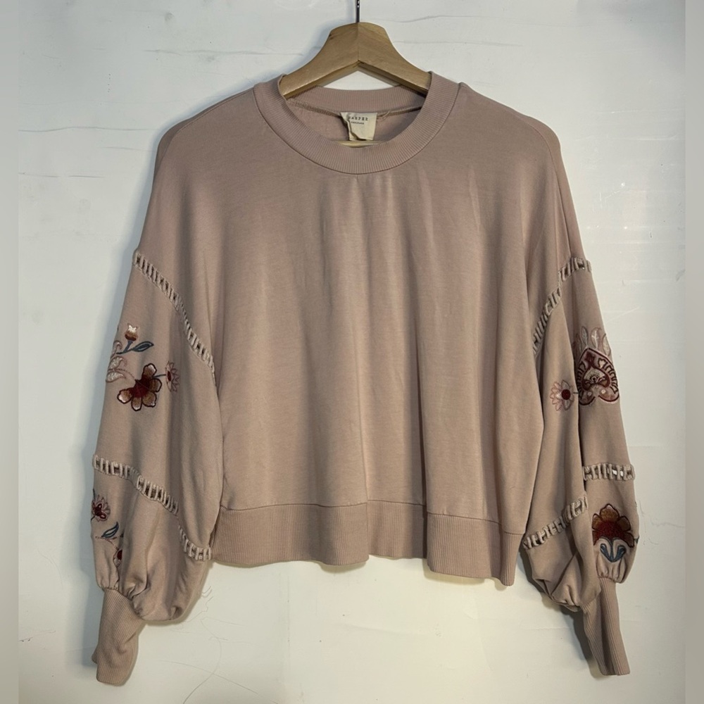 Harper Heritage Floral Embroidered Long Sleeve Cropped T-Shirt Small